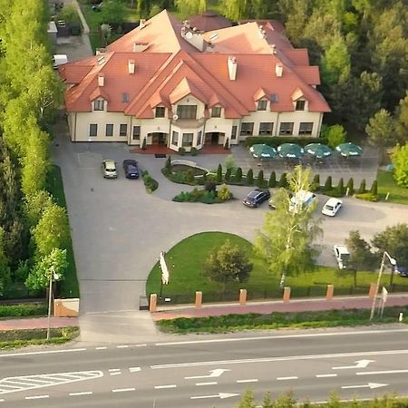 Hotel Maxima Wolanów Exteriér fotografie