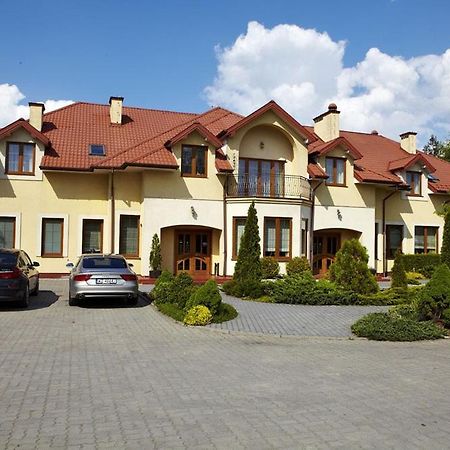 Hotel Maxima Wolanów Exteriér fotografie