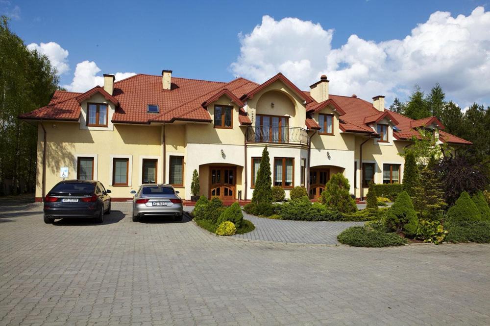 Hotel Maxima Wolanów Exteriér fotografie