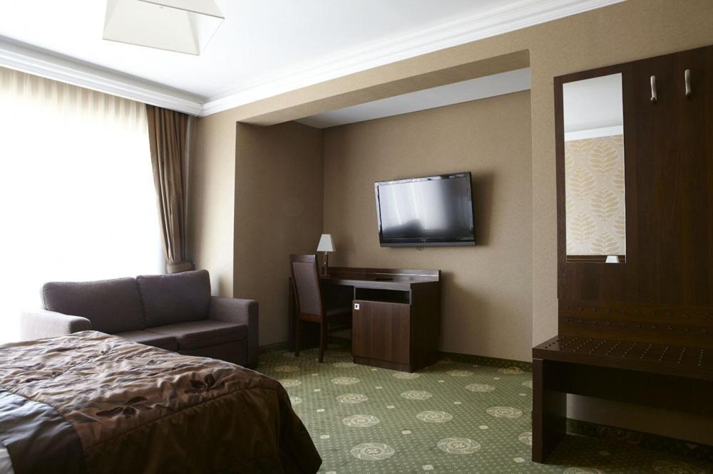 Hotel Maxima Wolanów Exteriér fotografie