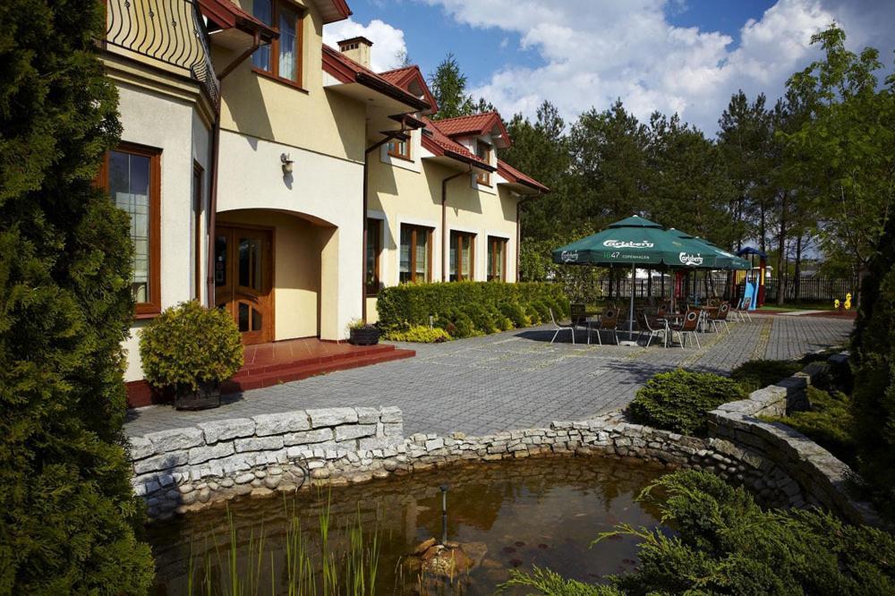 Hotel Maxima Wolanów Exteriér fotografie